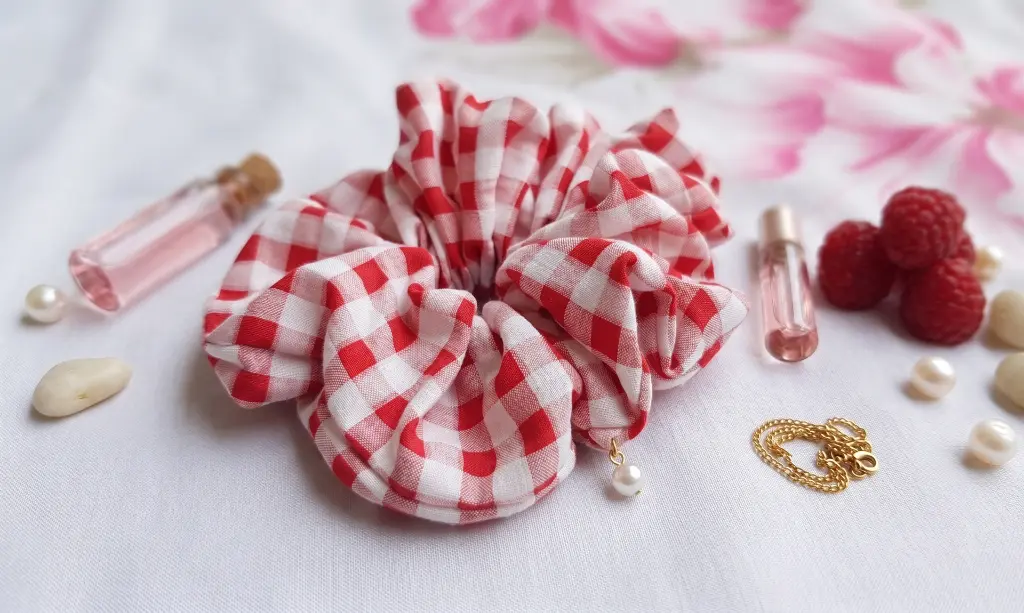 Rouge Scrunchie_hero.webp