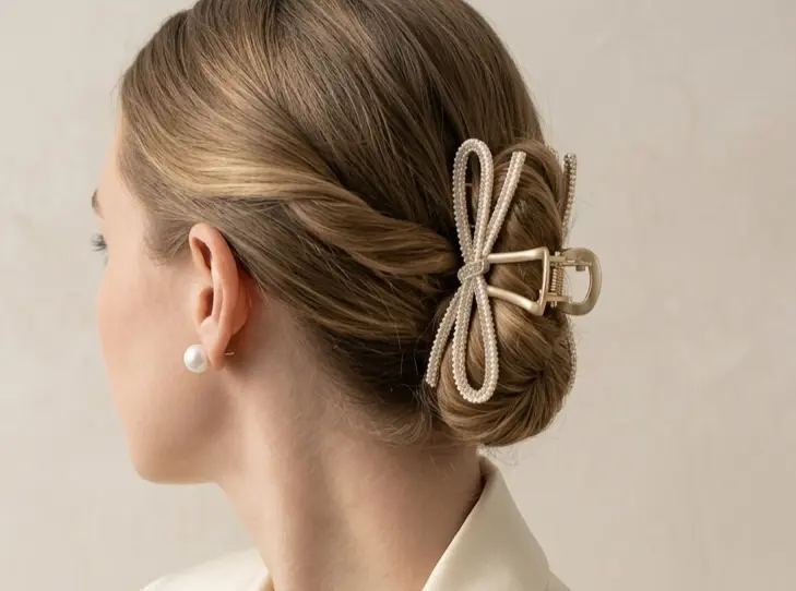 ELYSIAN PEARL KNOT_closeinuse.webp